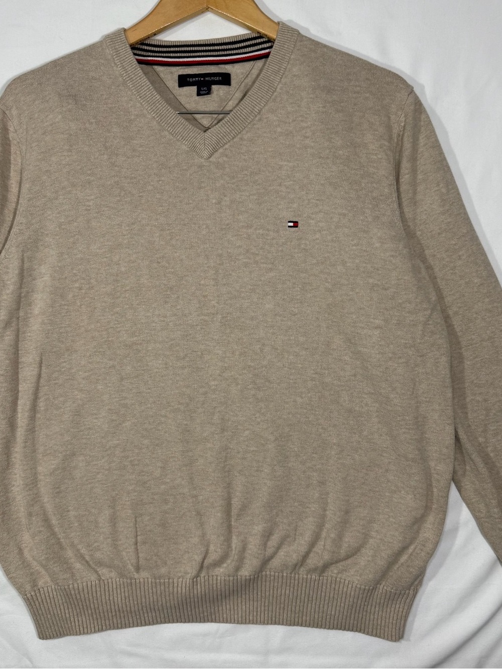 Tommy Hilfiger Men’s V-Neck Sweater in Light‎ Taupe